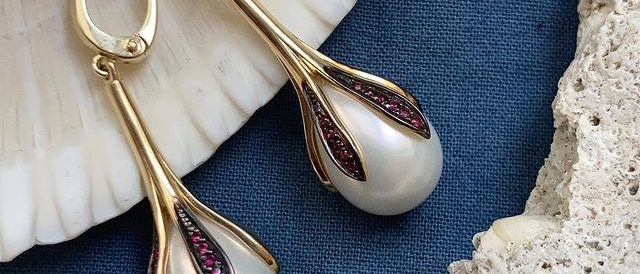 Pearl earrings Pearl earrings